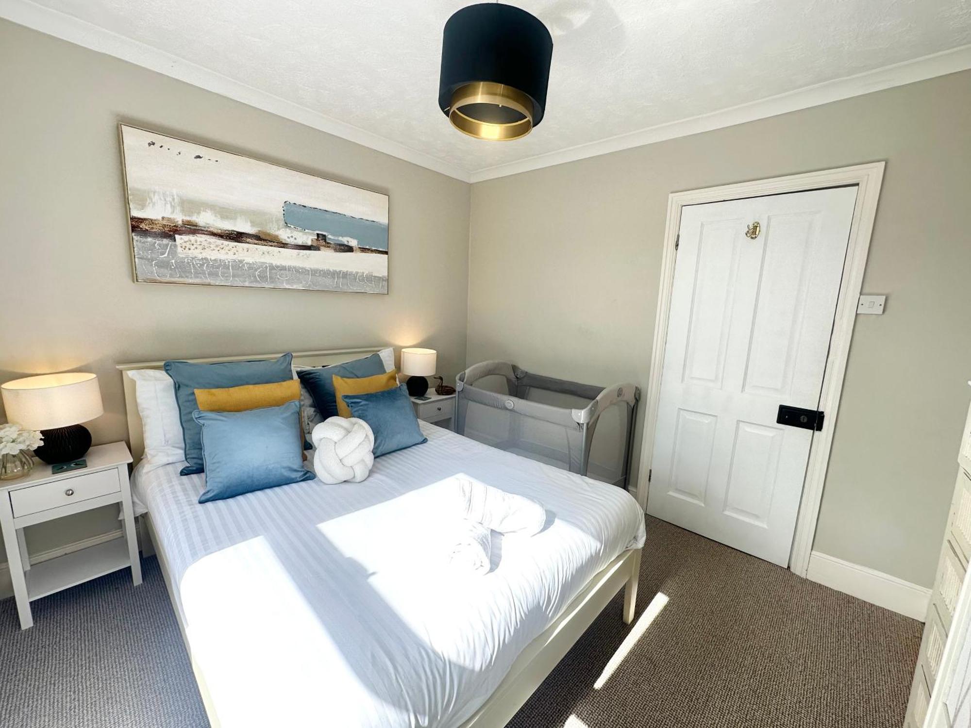 The Capstone Retreat - Beautiful Detached Family Home By Coastline Retreats, Arcade Machine, Parking, Bbq Bournemouth Dış mekan fotoğraf